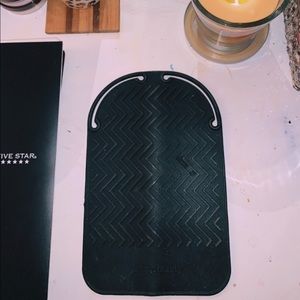 Rubber mat for your hair styling tools!